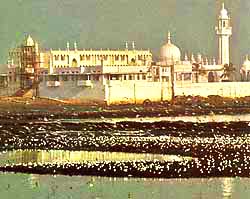the haji ali dargah at bombay